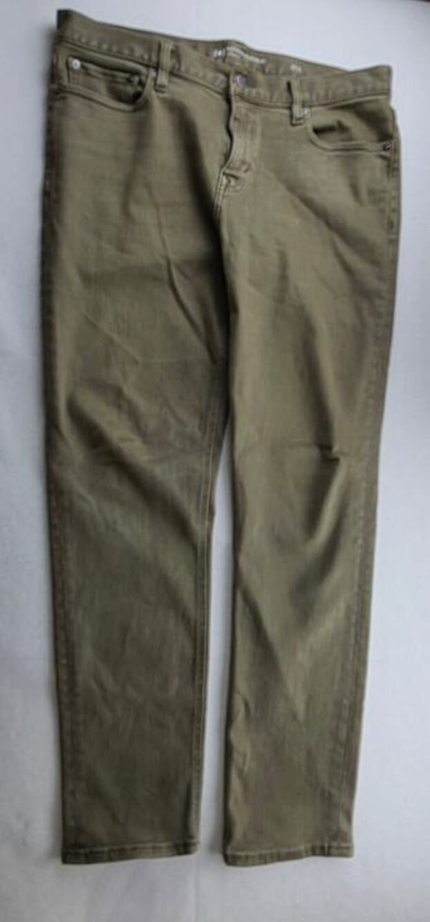 Banana Republic Legacy Khaki Slim Fit Size 33x32